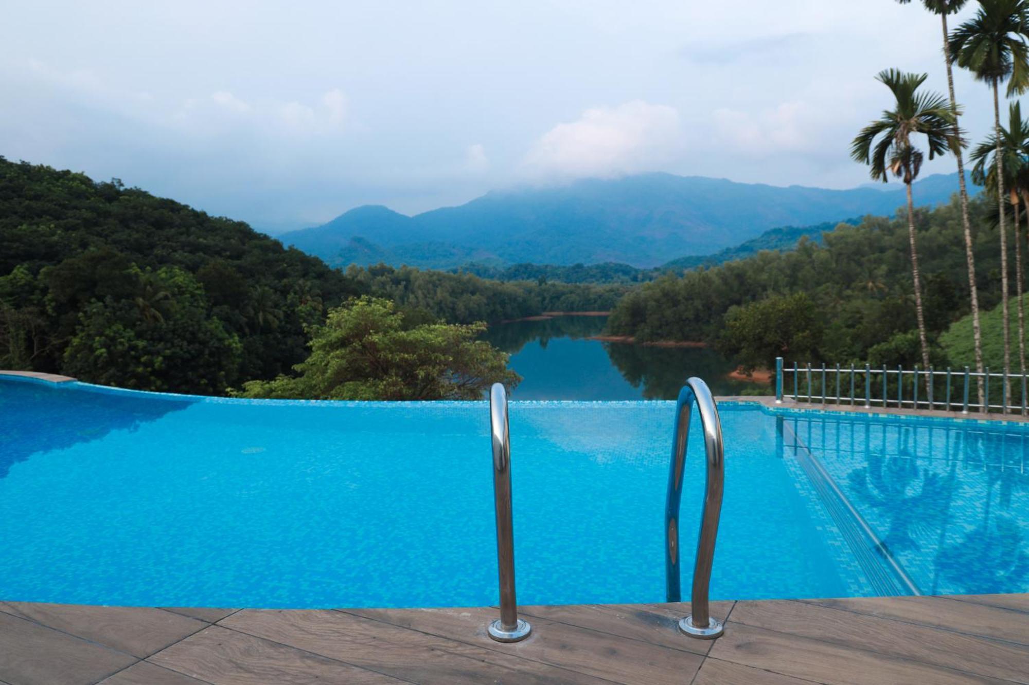 Hotel Serene Aqua Hills Kozhikode Mennanyam Exterior foto